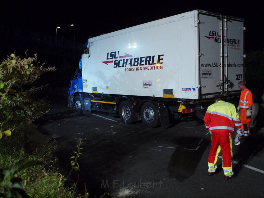 Einsatz BF Koeln PEINGEKLEMMT in Leverkusen P306.JPG